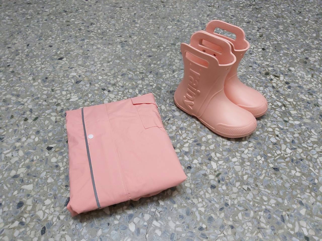 粉色 女童雨衣3XL 雨鞋230 全新 - GC贈物網