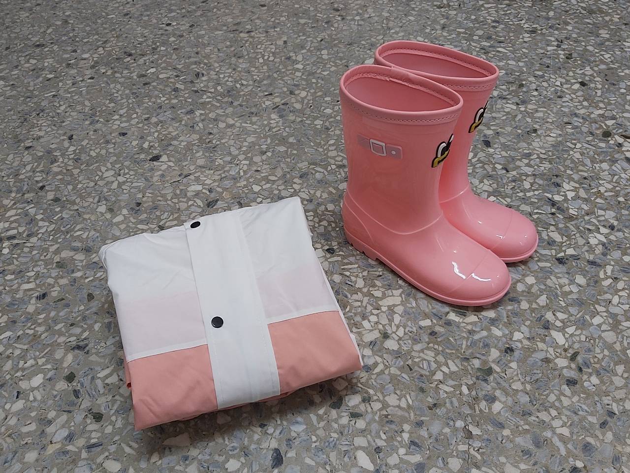 粉色 兩件式女童雨衣2XL雨鞋23 全新 - GC贈物網