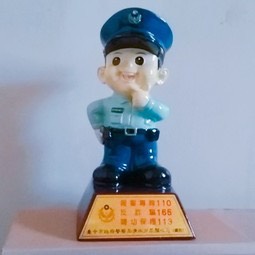 警察公仔或存錢筒 - GC贈物網